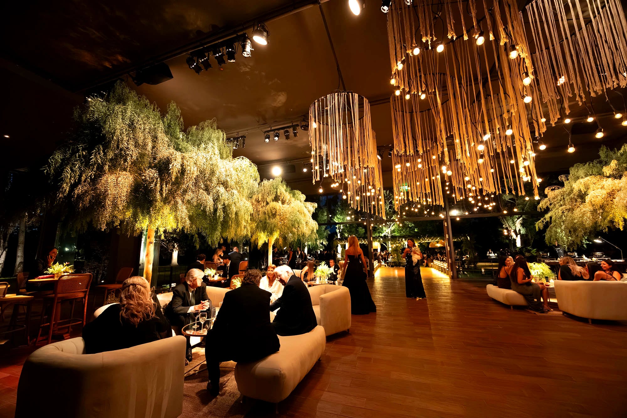 Salón y parque de Rincón, ambientados para una celebración