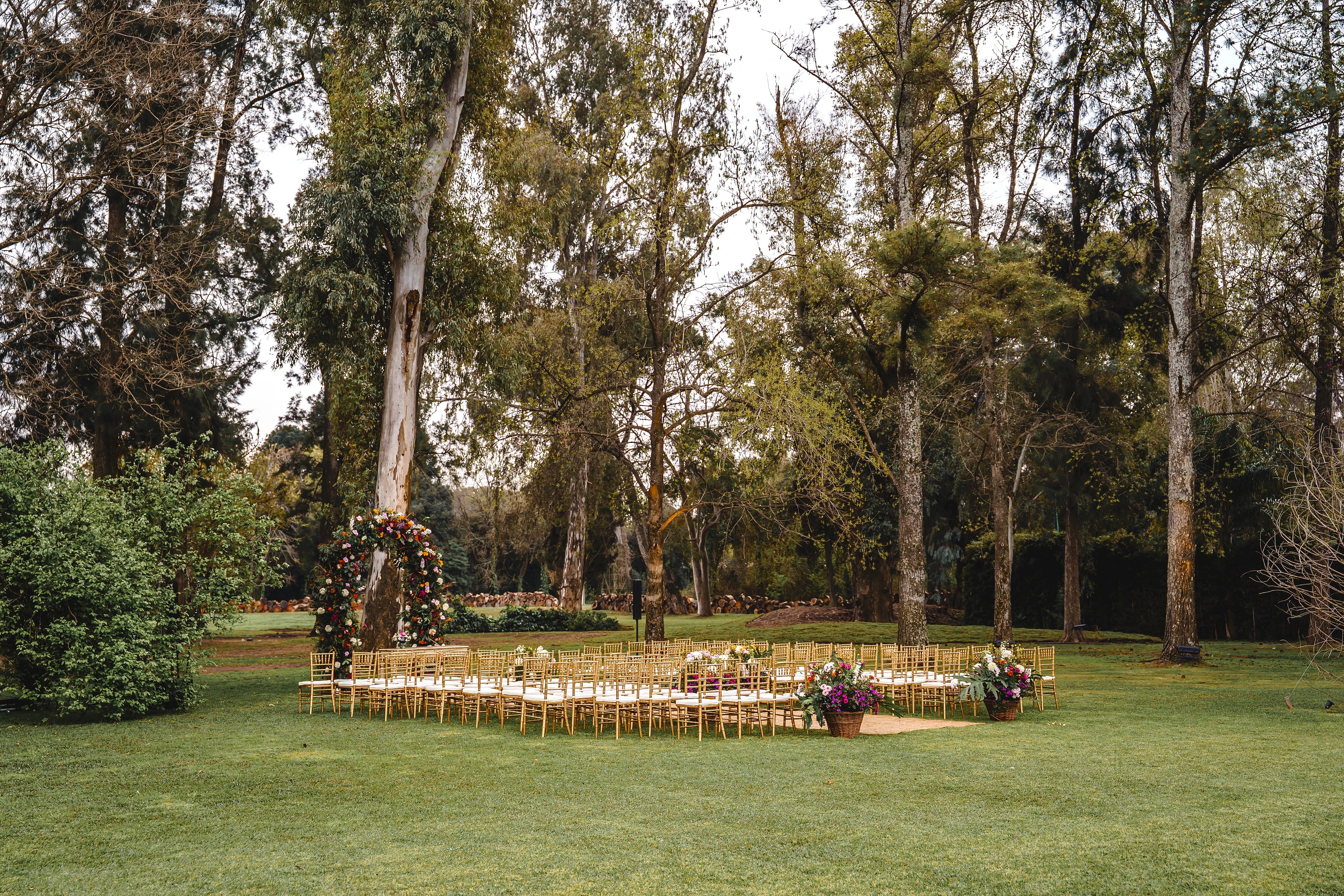 El parque y el edificio de Rincón, salón de eventos en Pilar