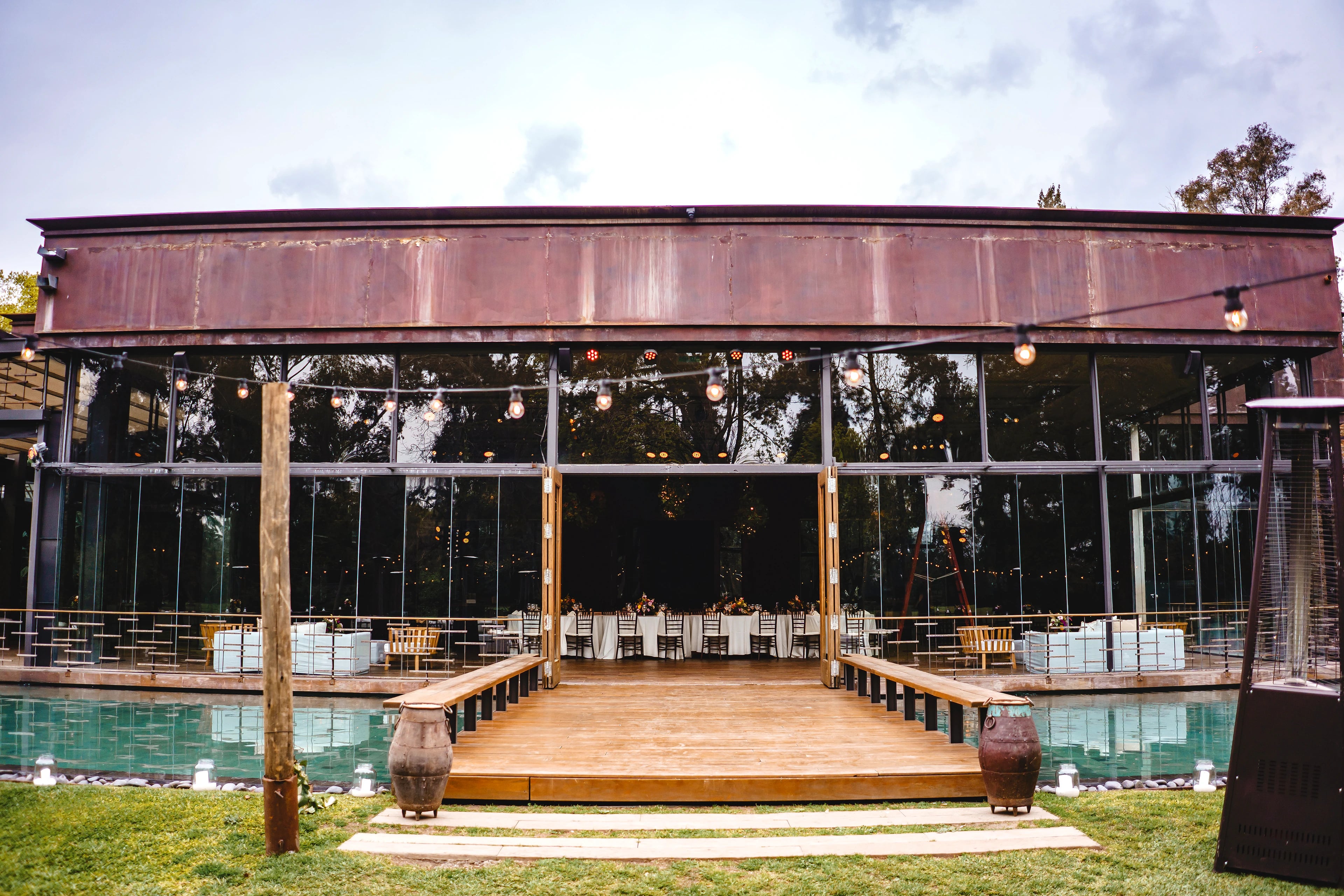 Salón y parque de Rincón, ambientados para una celebración